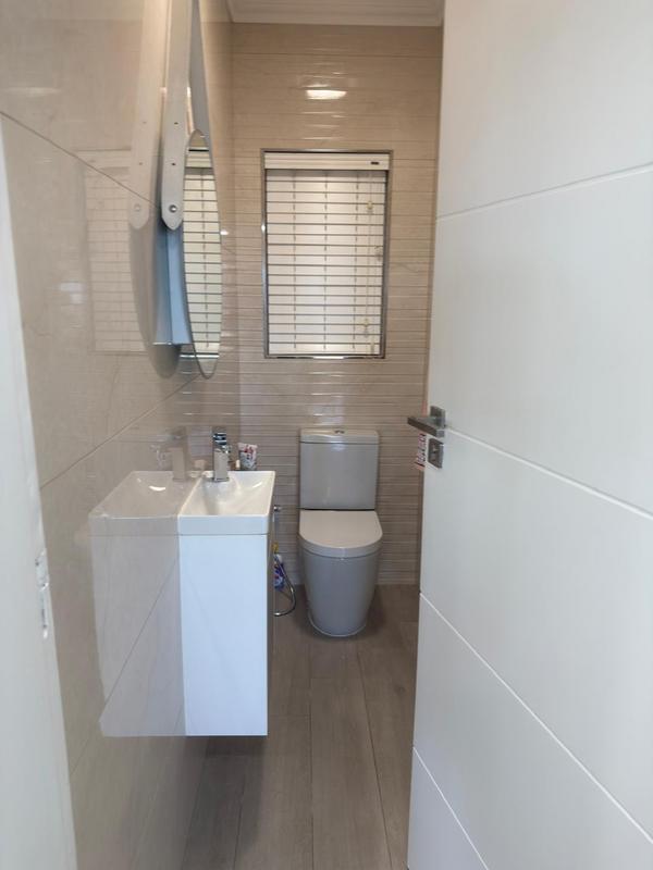 2 Bedroom Property for Sale in Sea Point Western Cape